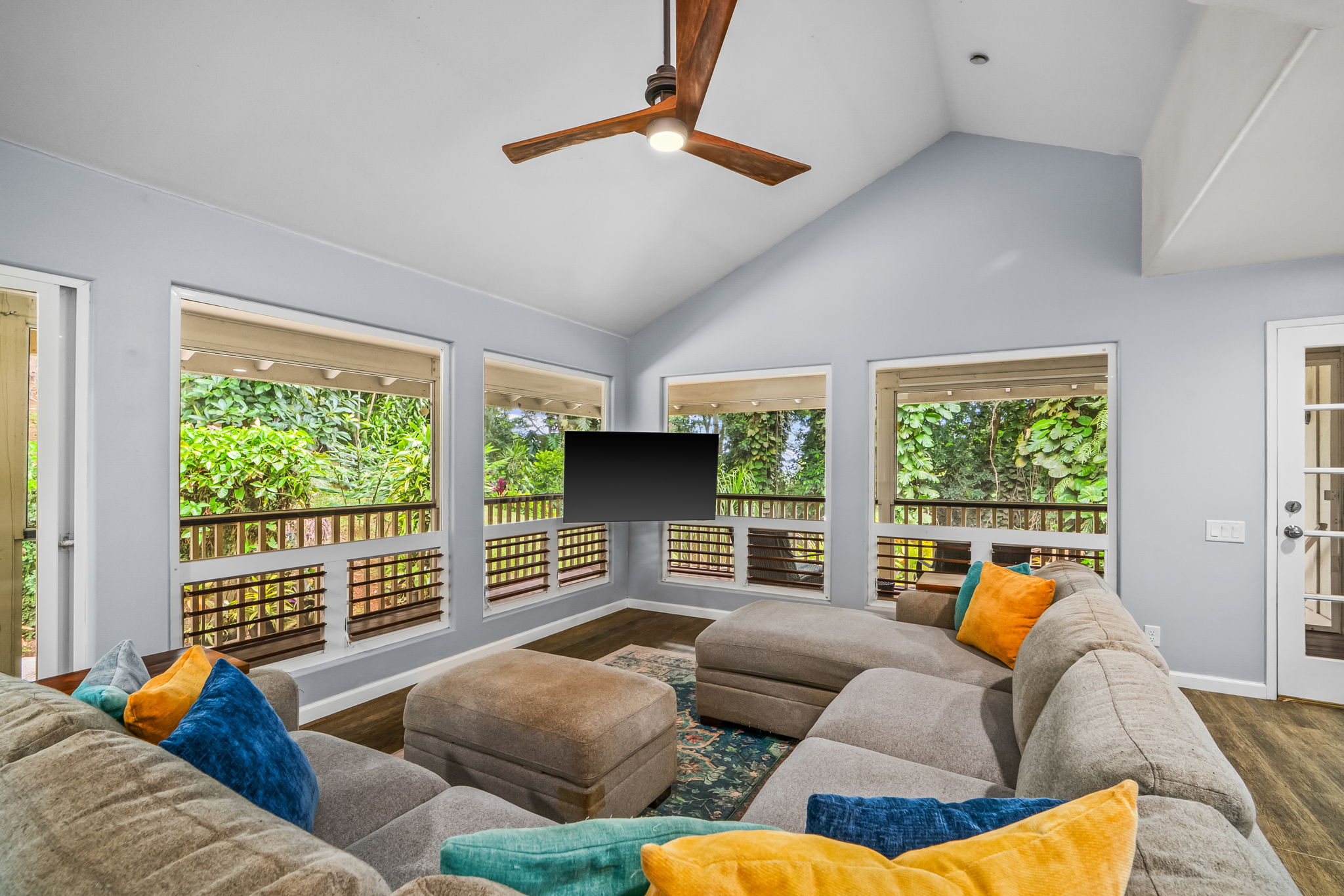 2895 WAWAE RD