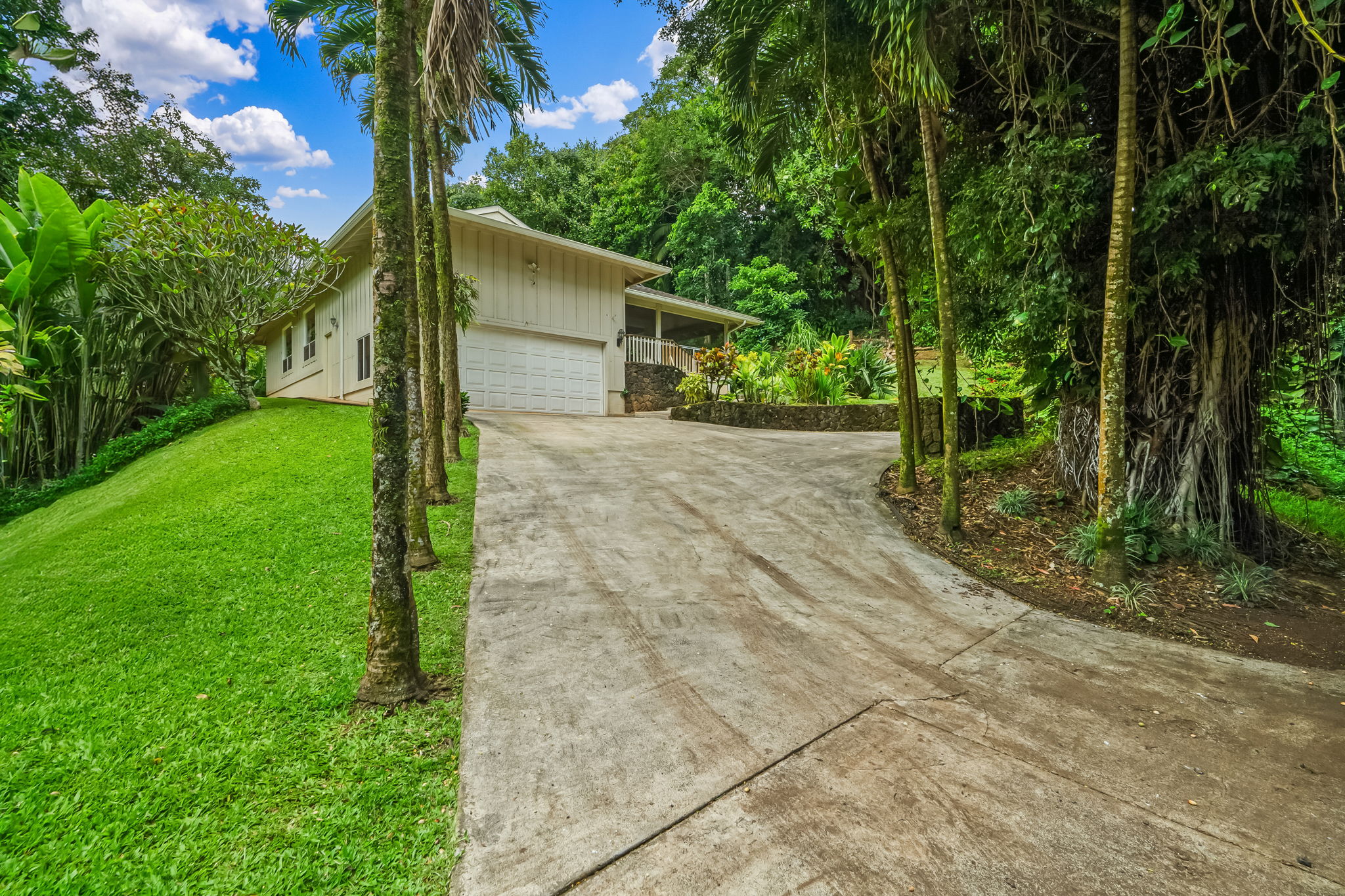 2895 WAWAE RD