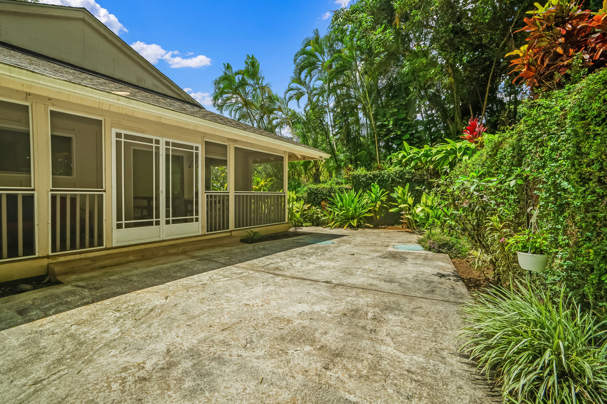 2895 WAWAE RD