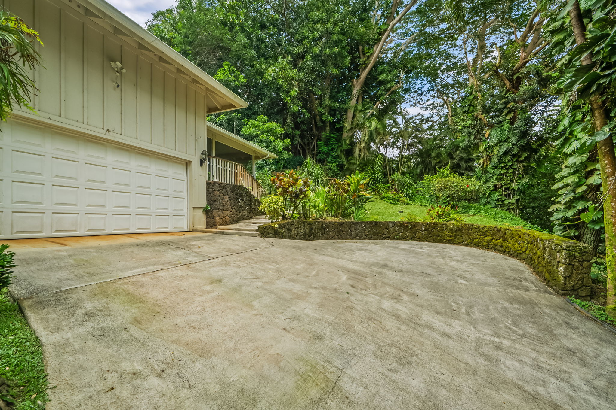2895 WAWAE RD