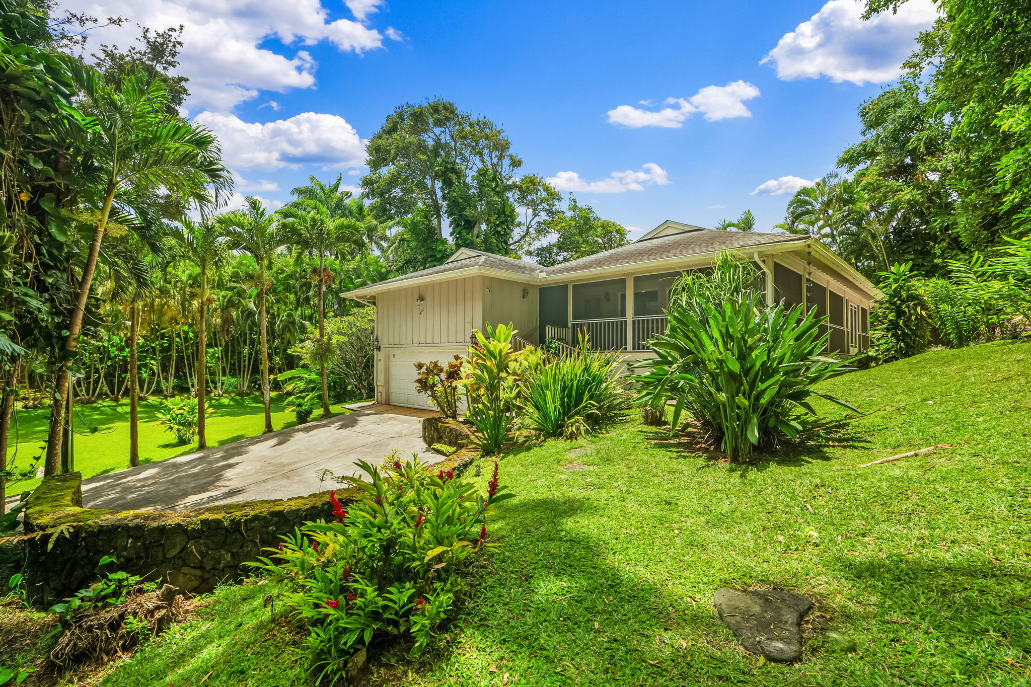 2895 WAWAE RD