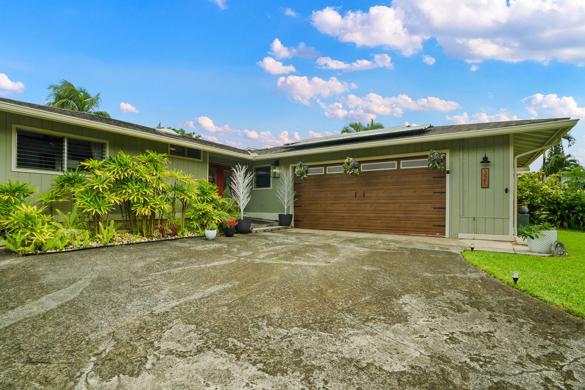 321 HIE ST