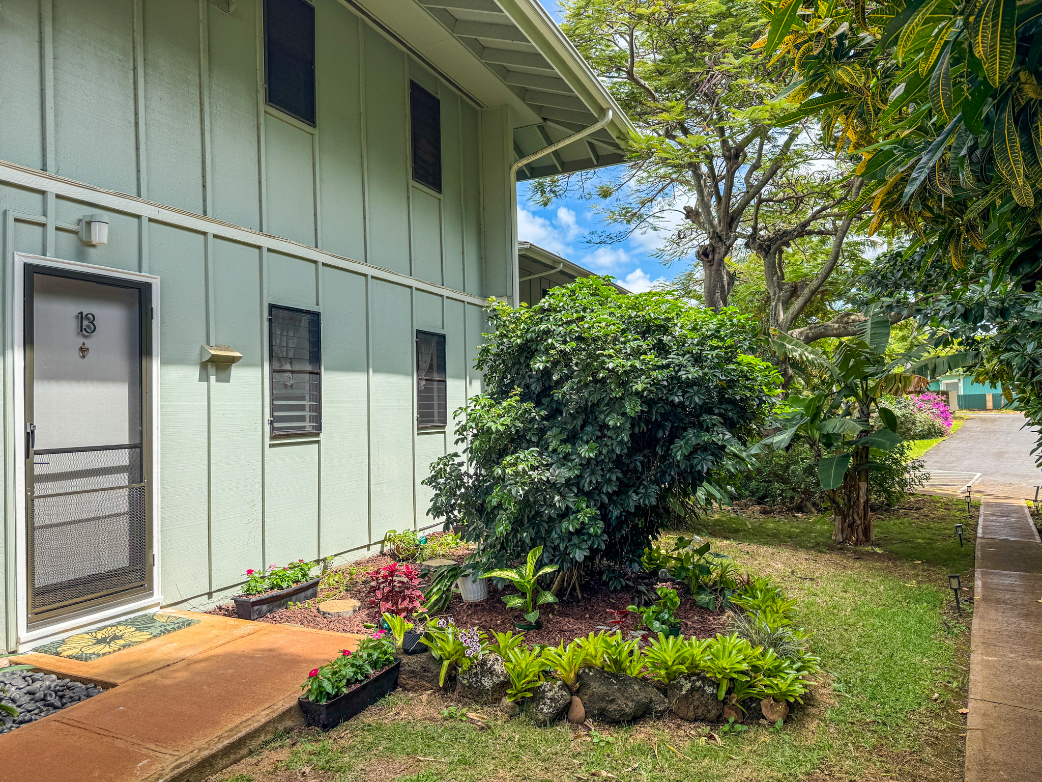 3057 POIPU RD D13