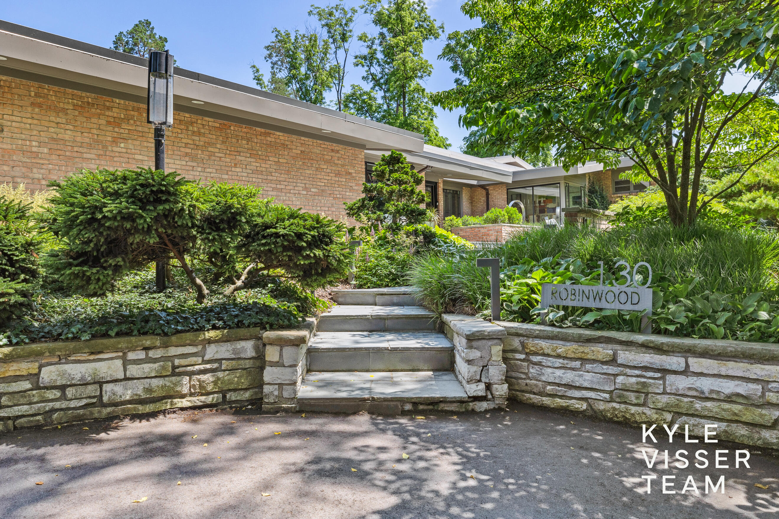 130 Robinwood Avenue SE