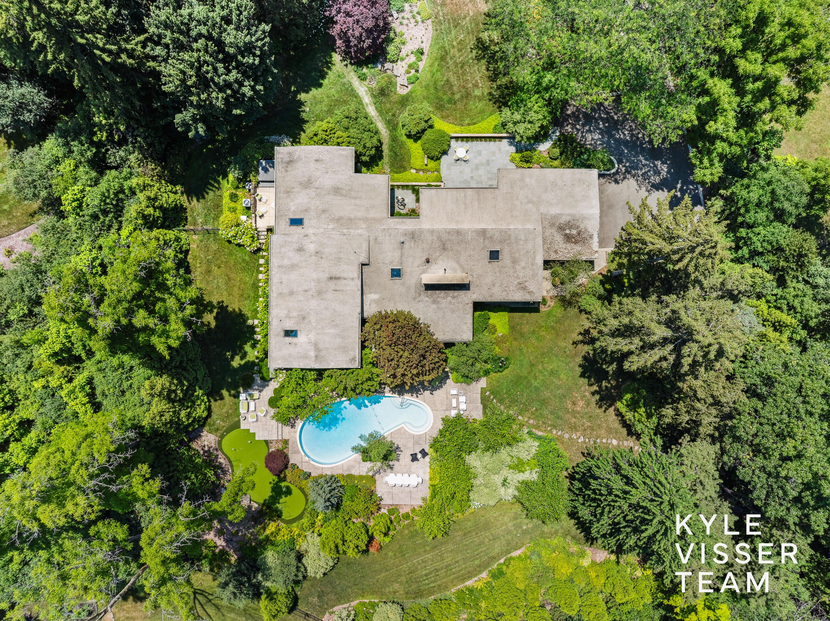 130 Robinwood Avenue SE