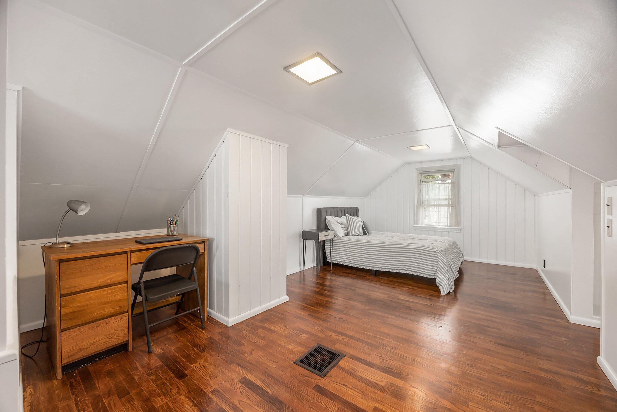 1173 Edna Street SE