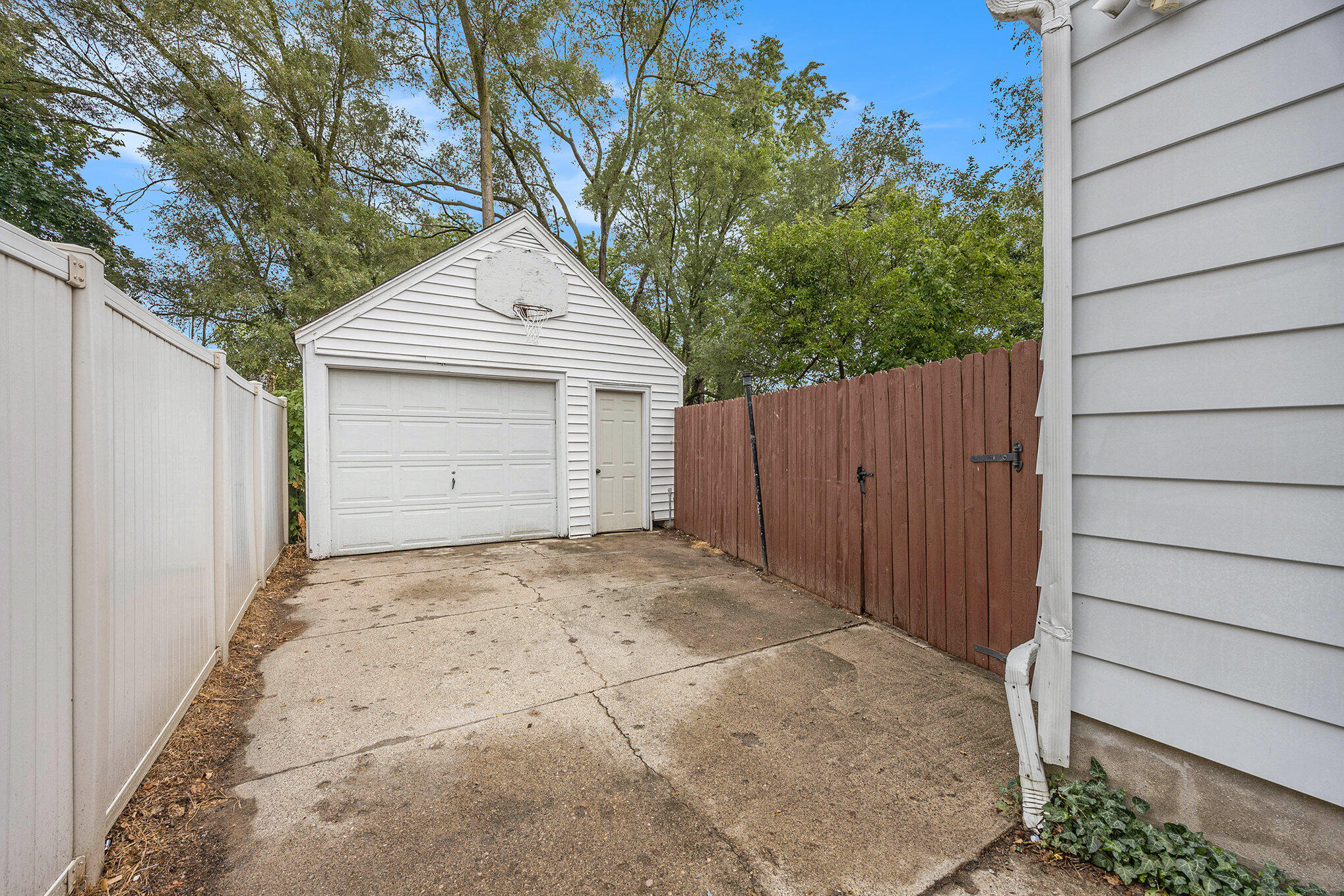 1173 Edna Street SE