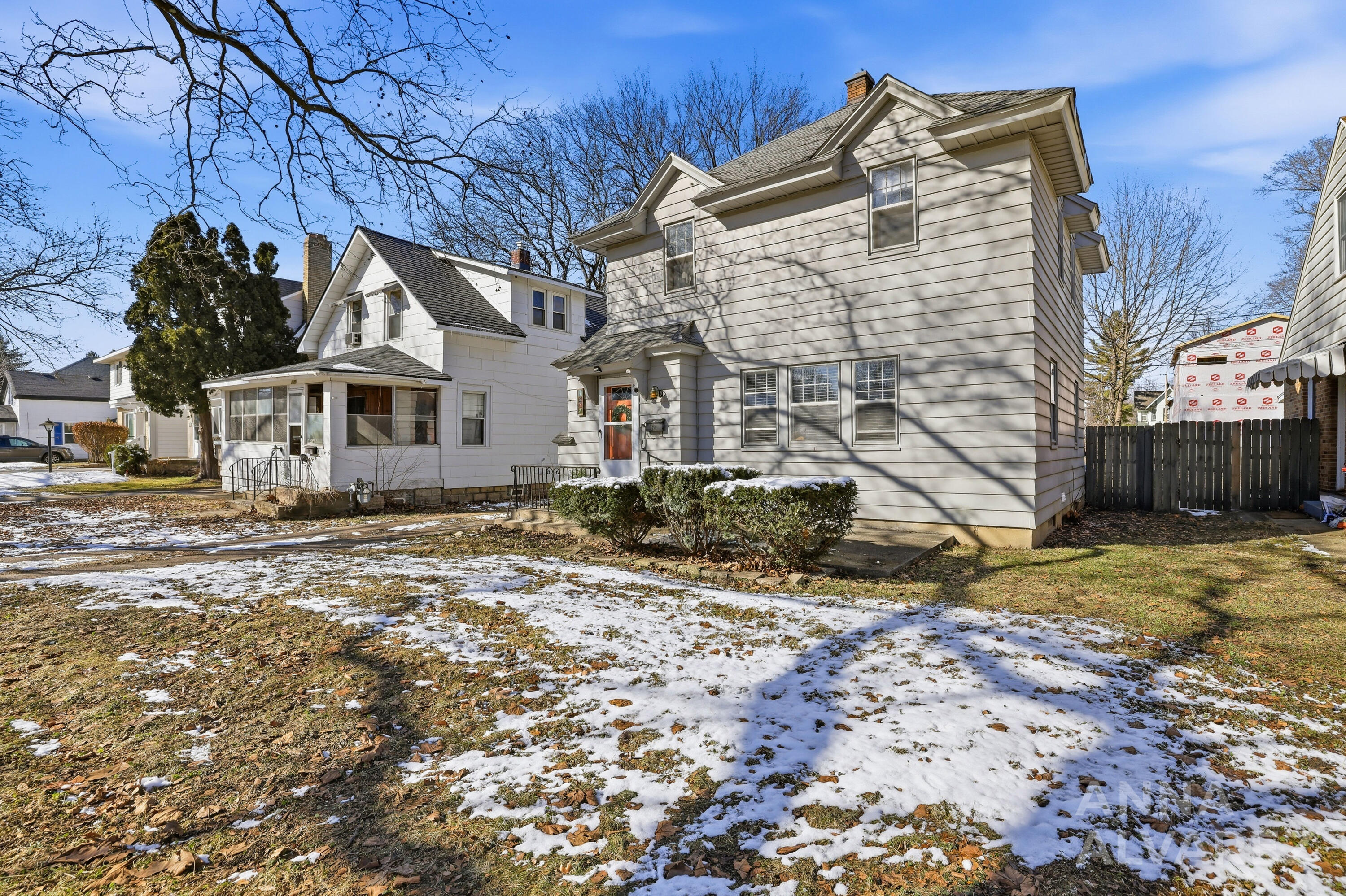 1017 Lake Michigan Drive NW