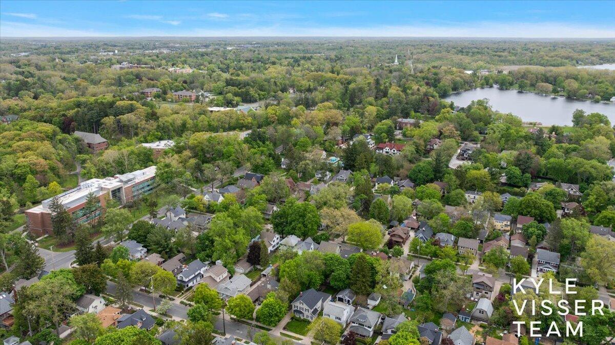 320 Gladstone Drive SE