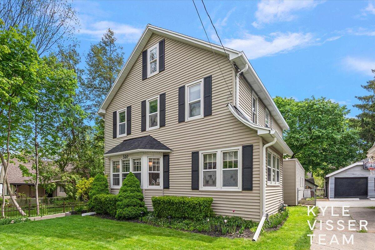 320 Gladstone Drive SE