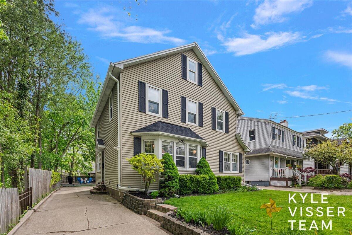 320 Gladstone Drive SE