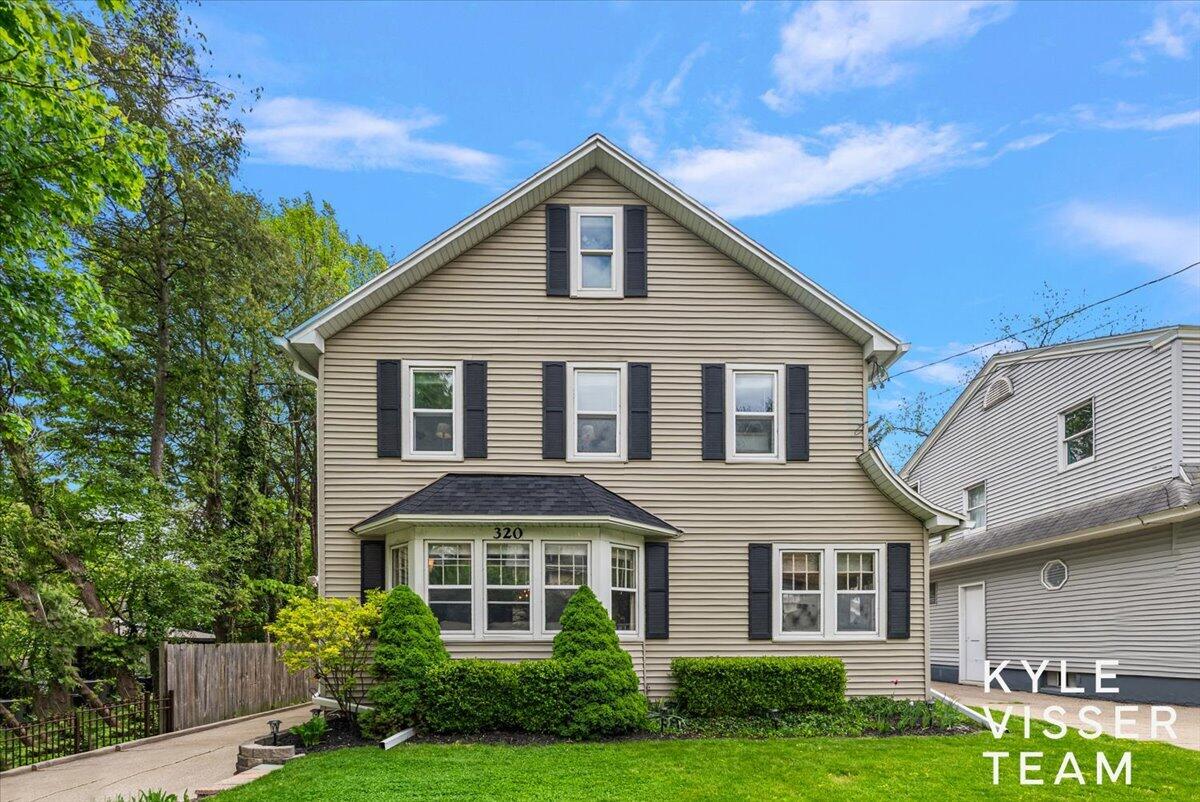 320 Gladstone Drive SE