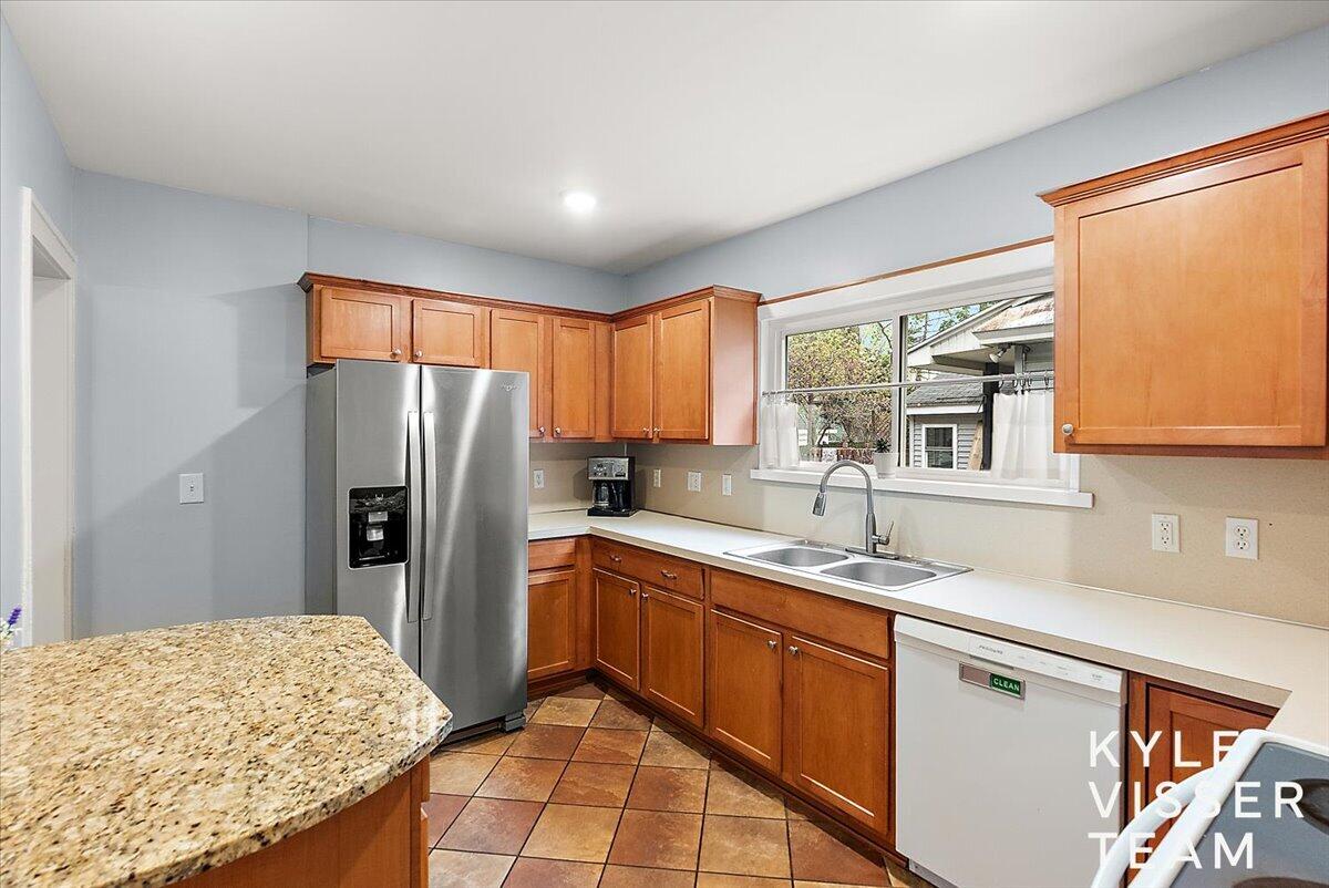 320 Gladstone Drive SE