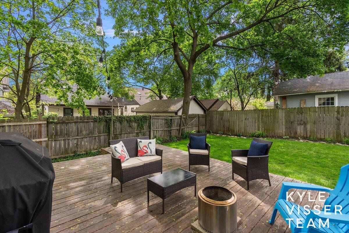 320 Gladstone Drive SE