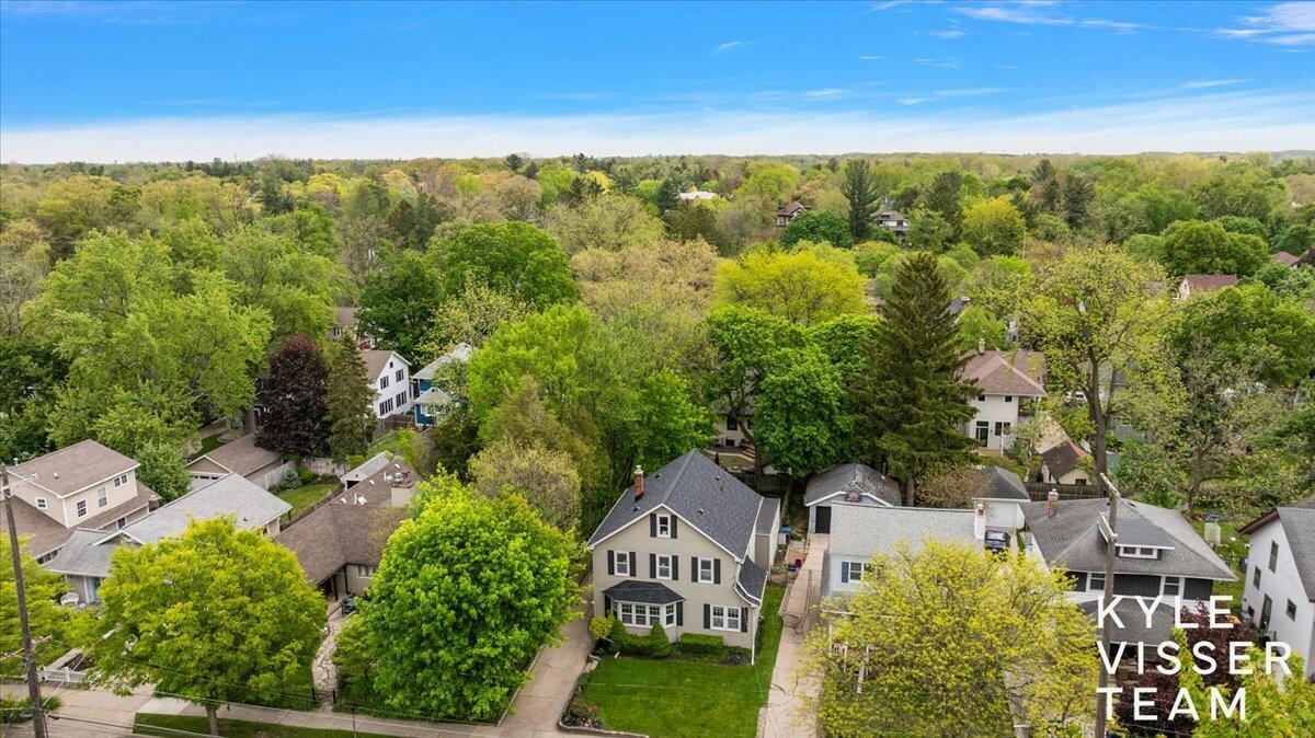 320 Gladstone Drive SE