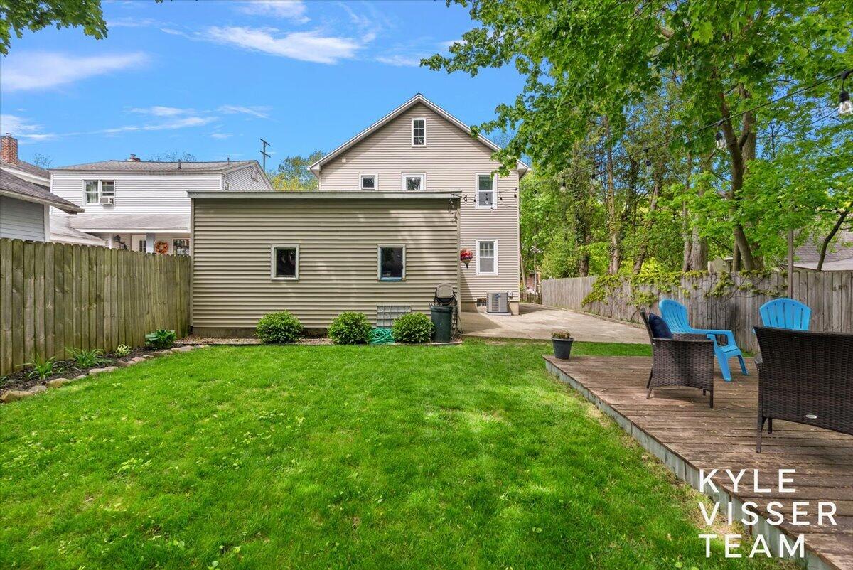 320 Gladstone Drive SE