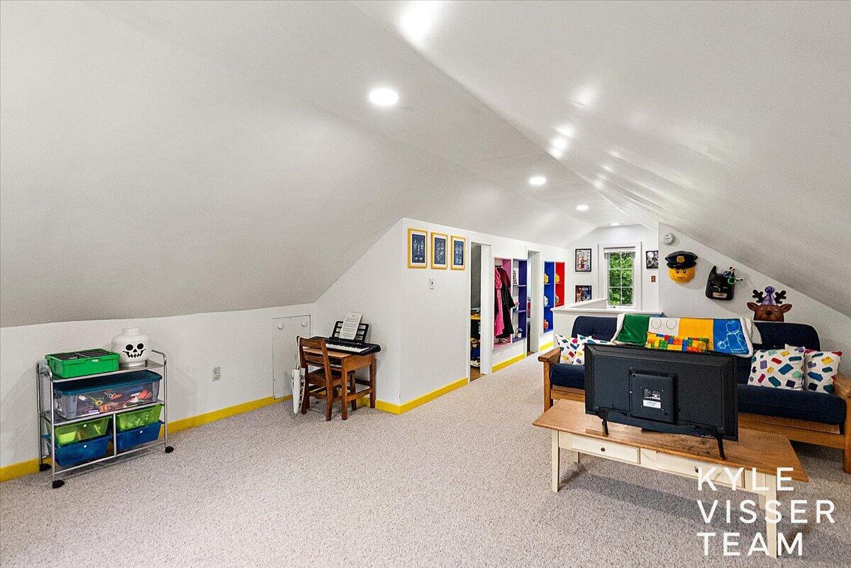 320 Gladstone Drive SE