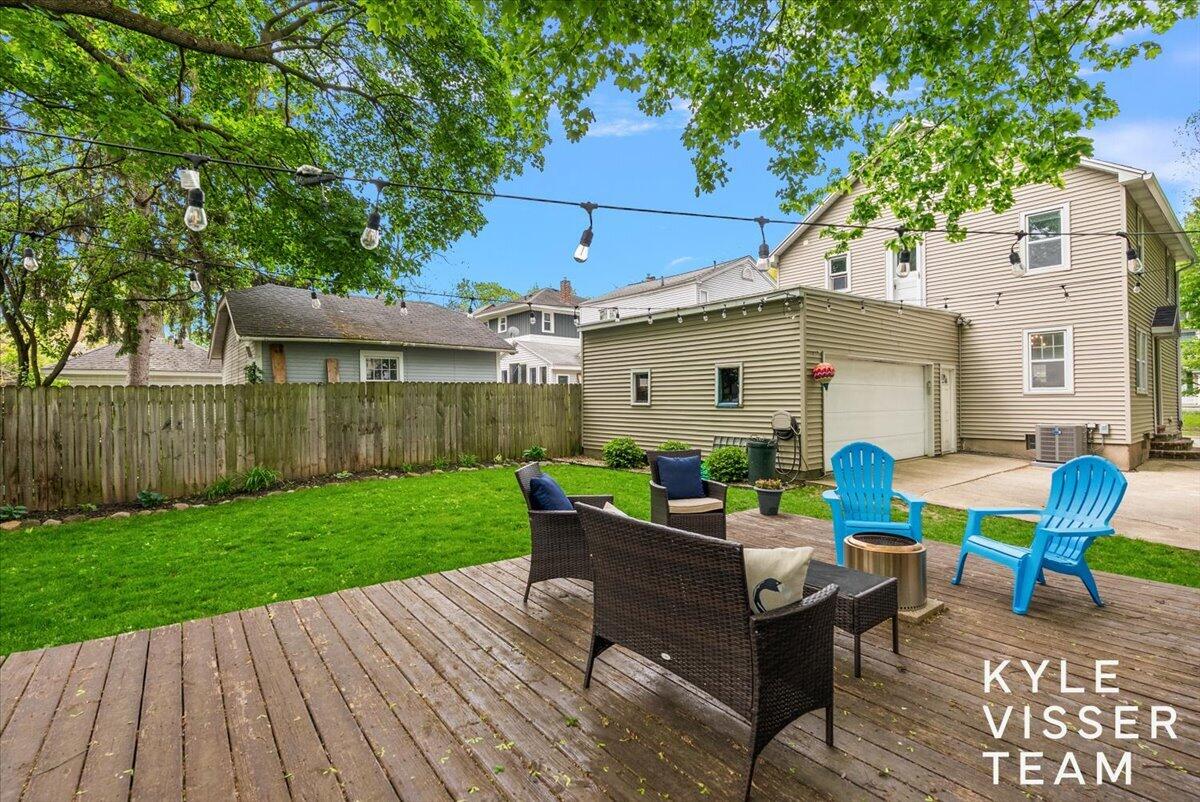 320 Gladstone Drive SE