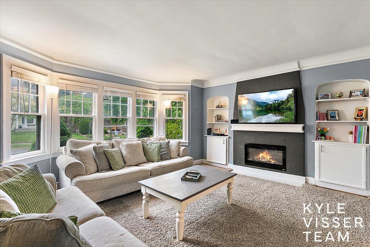 320 Gladstone Drive SE