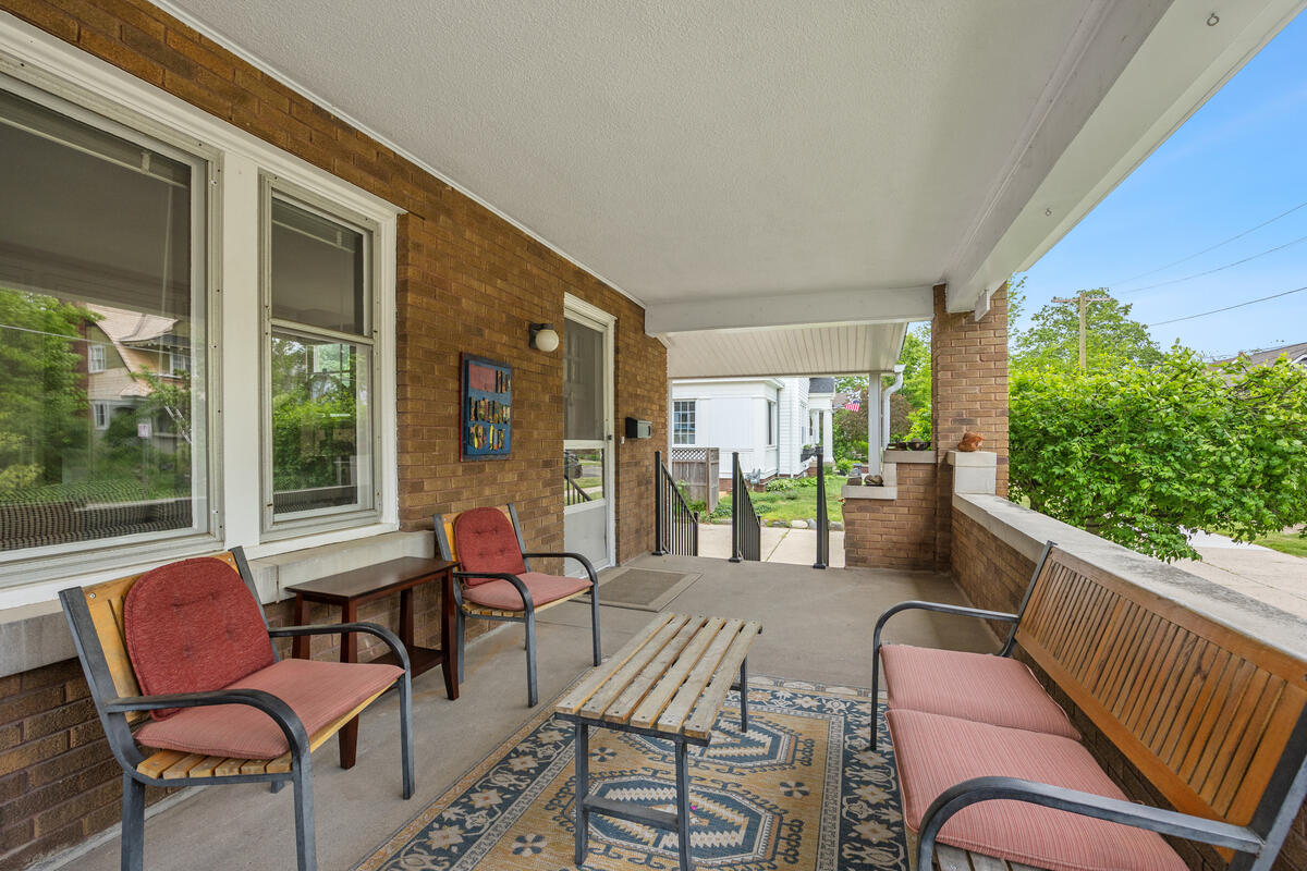 235 Hampton Avenue SE