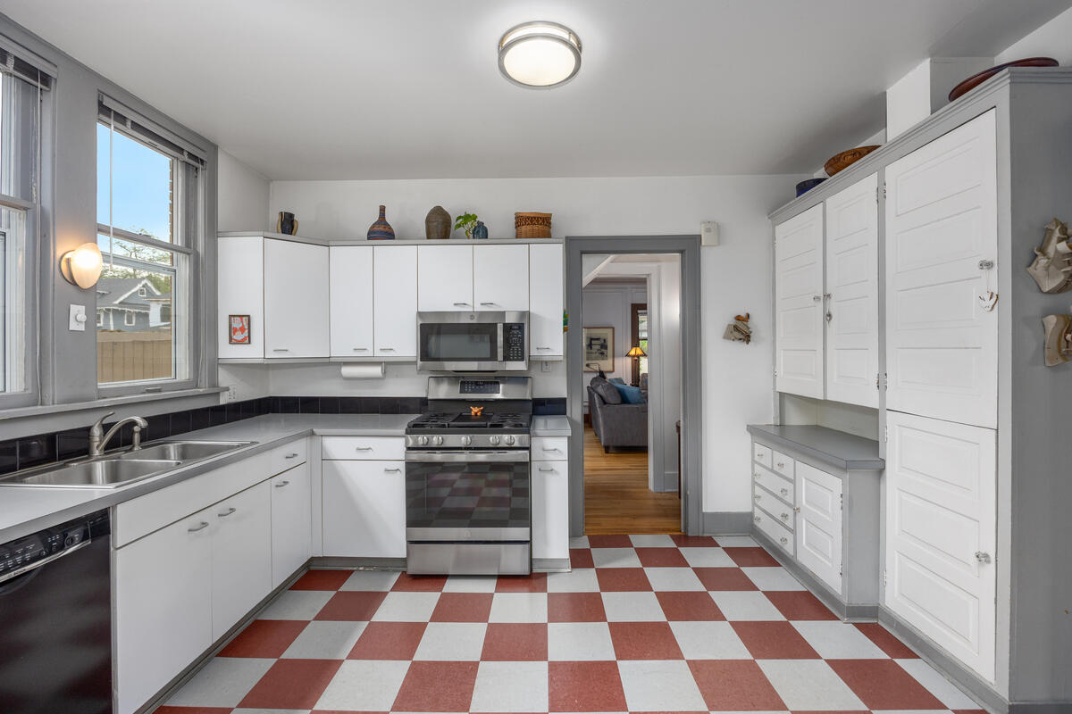 235 Hampton Avenue SE