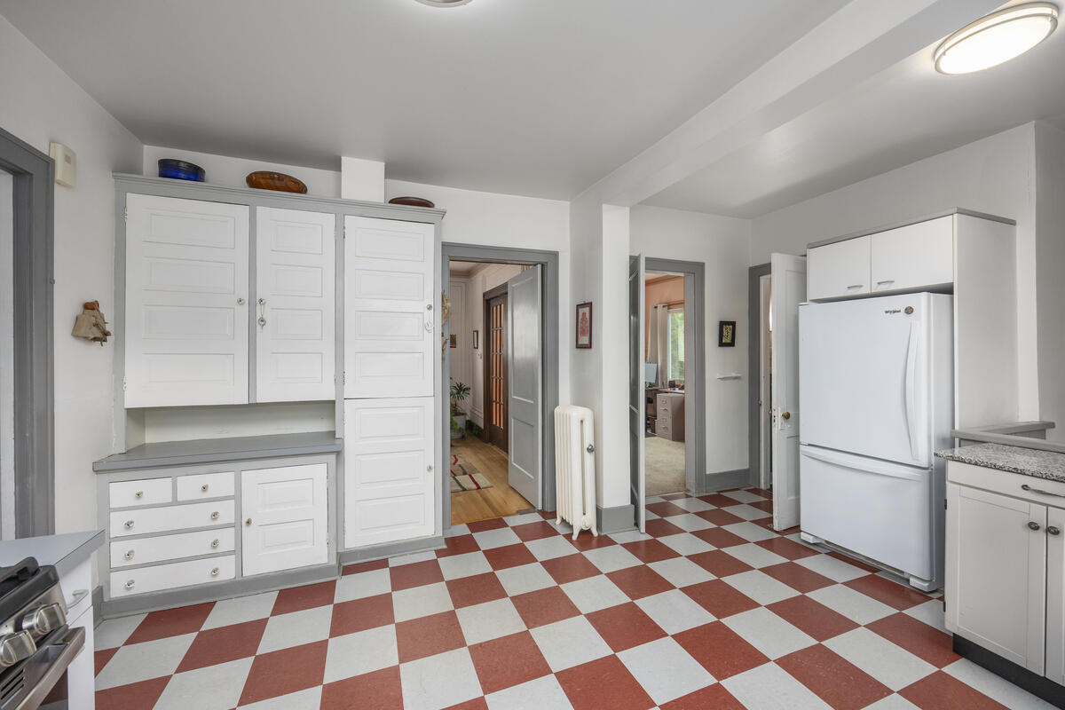 235 Hampton Avenue SE