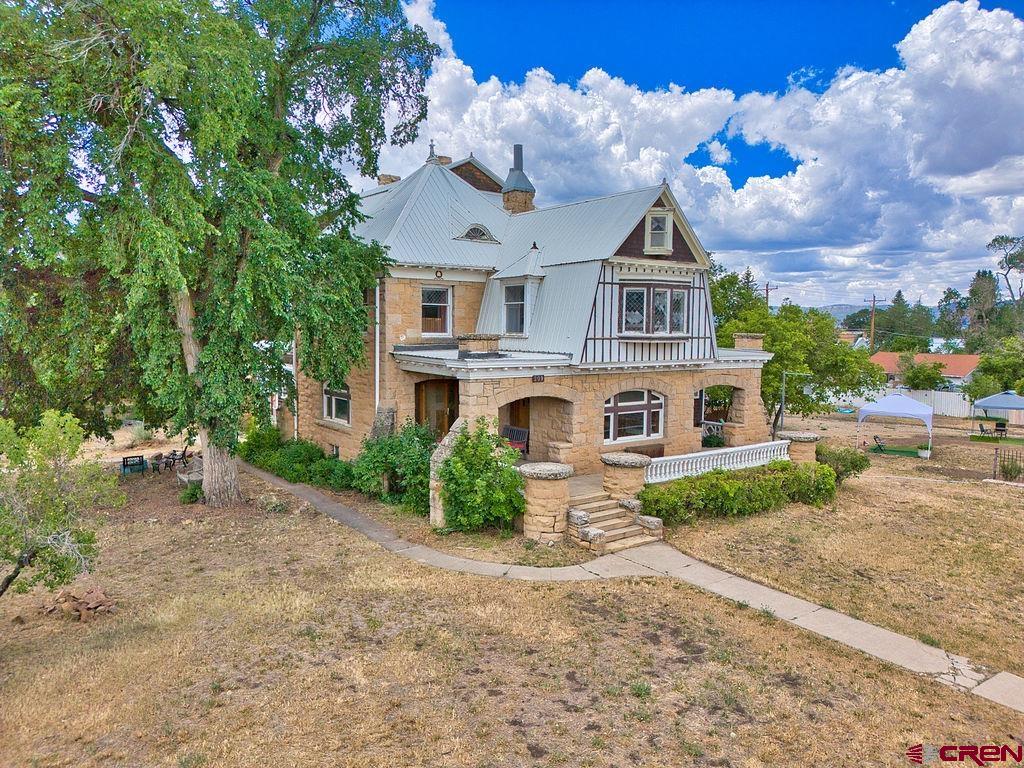 209 Bauer Avenue
