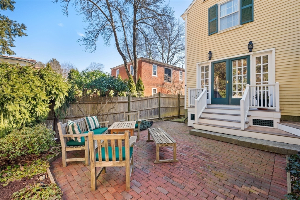 4 Pickering St
