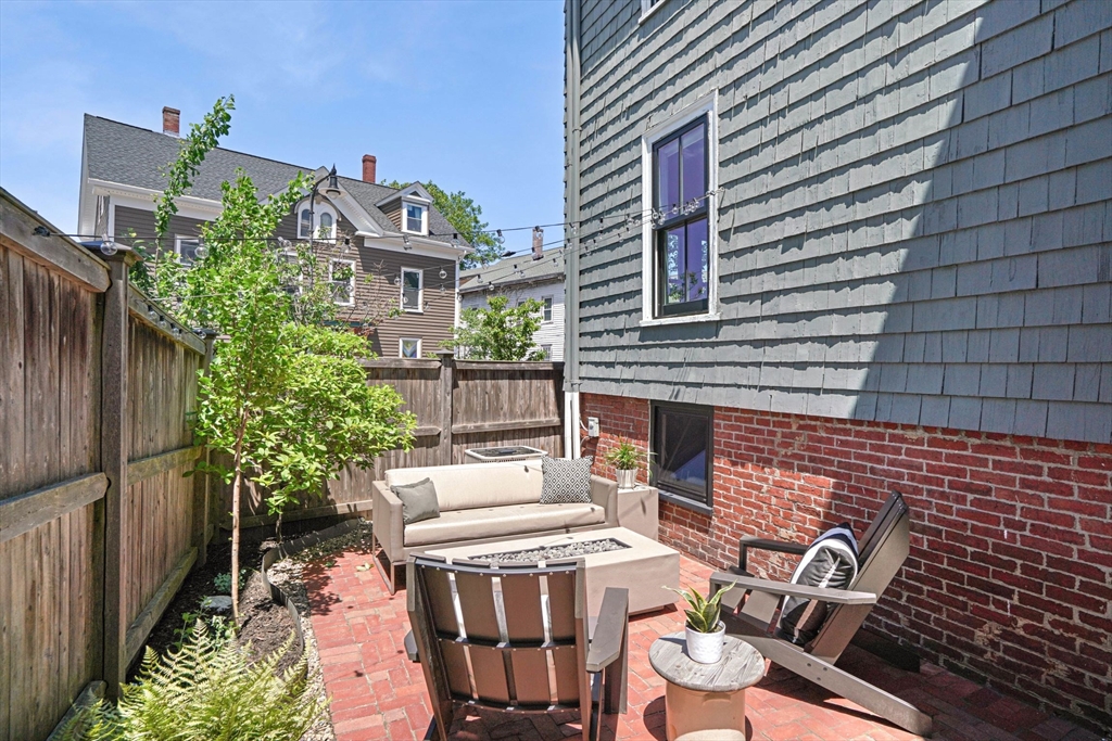 33 Williams St