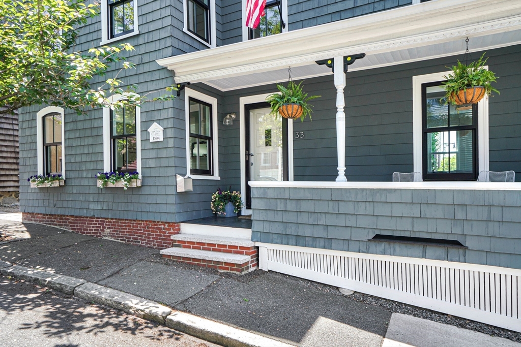 33 Williams St