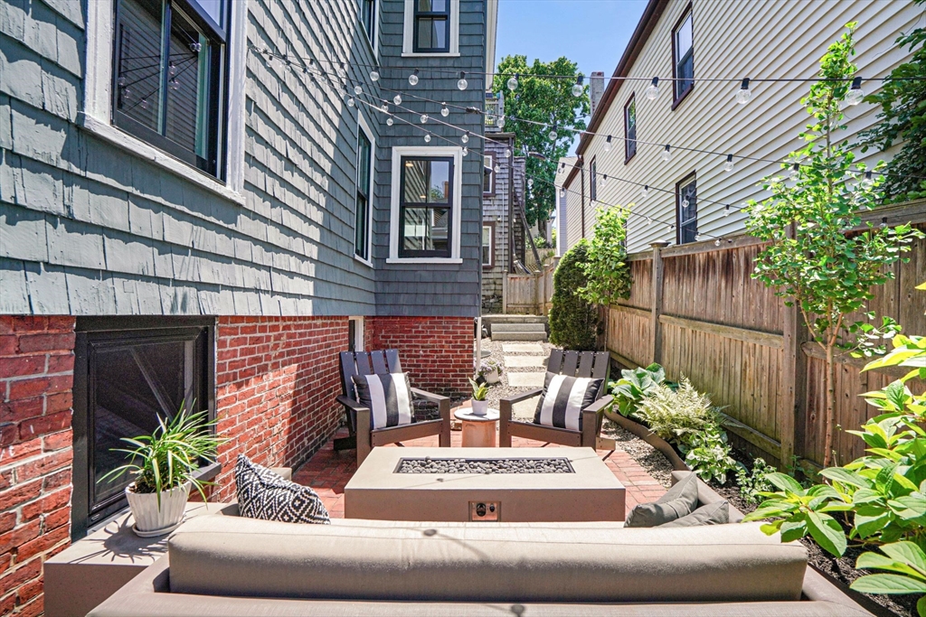 33 Williams St