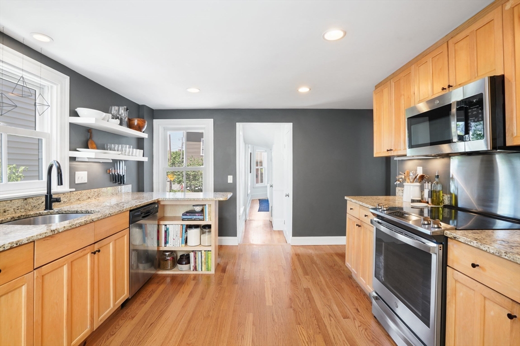 33 Williams St