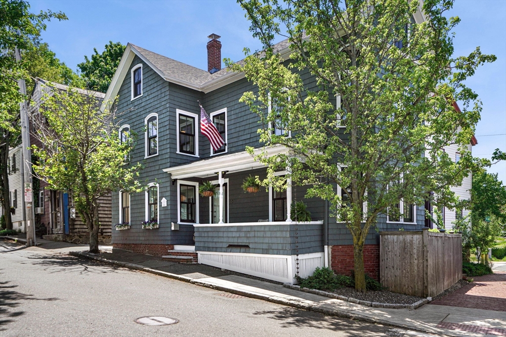 33 Williams St