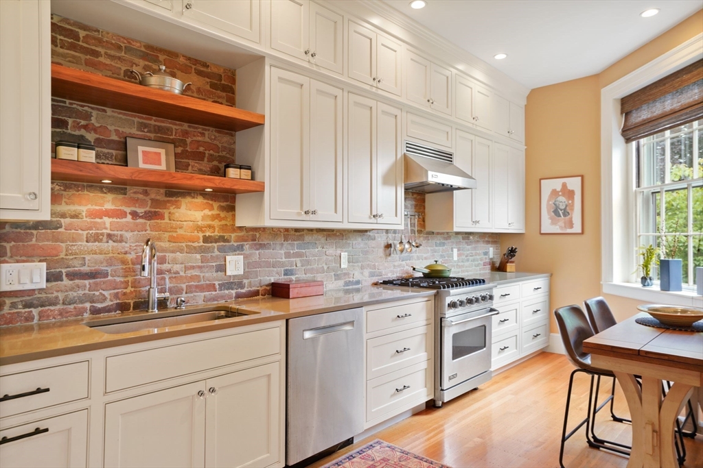 324-328 Essex St # 3