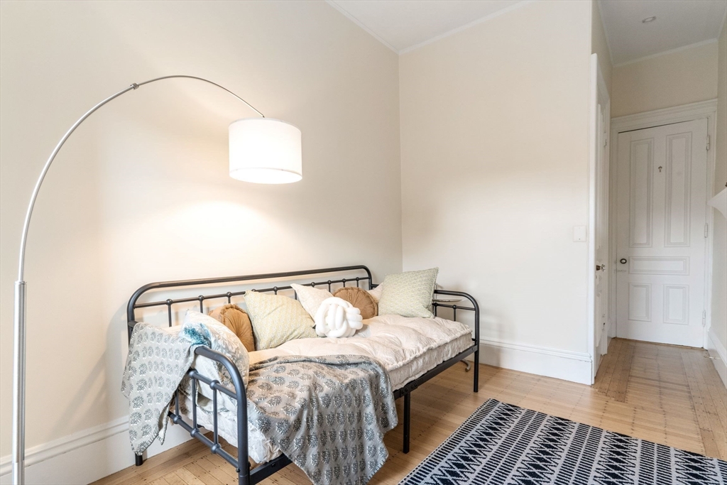 339 Commonwealth Ave # 3