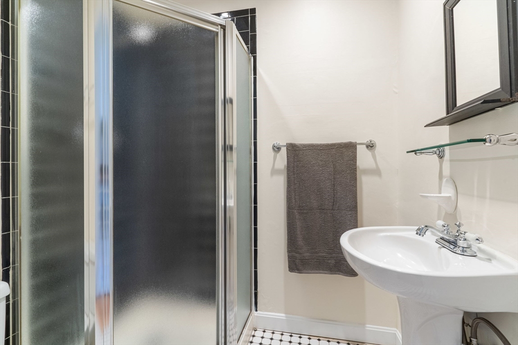 339 Commonwealth Ave # 3