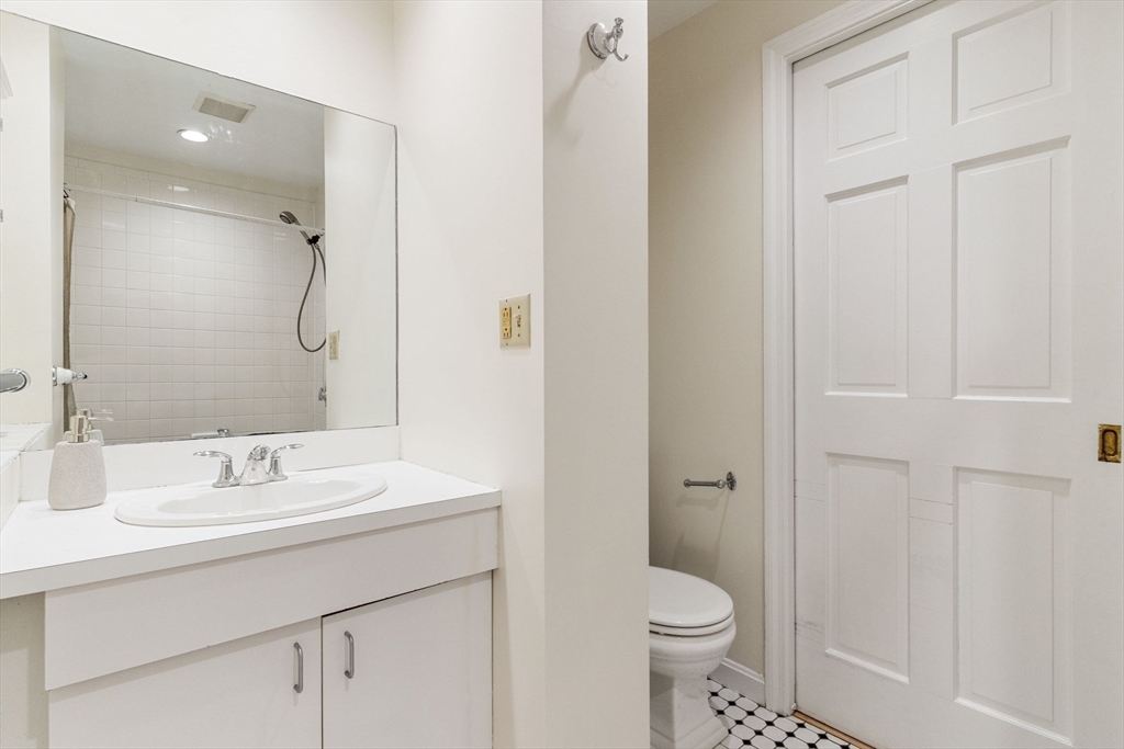 339 Commonwealth Ave # 3