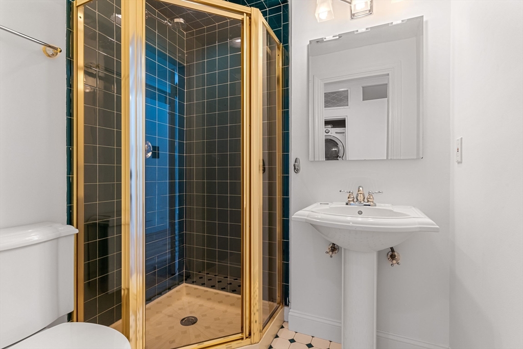 339 Commonwealth Ave # 4