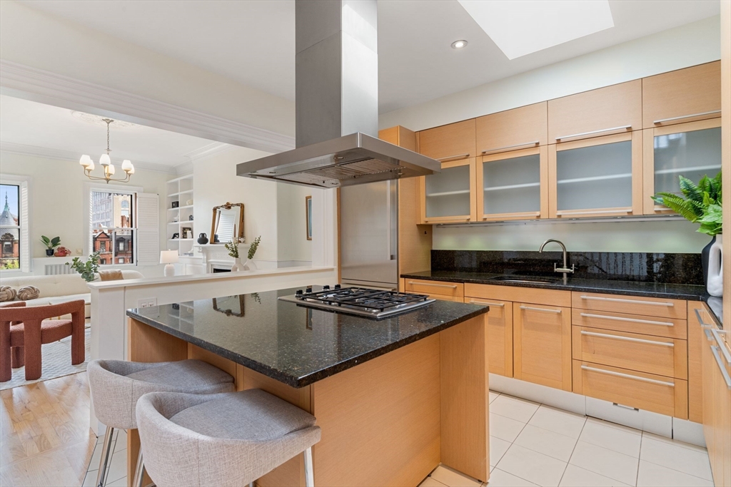 339 Commonwealth Ave # 4