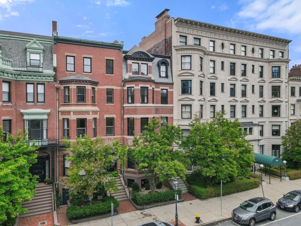 339 Commonwealth Ave # 4