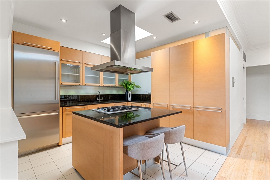 339 Commonwealth Ave # 4