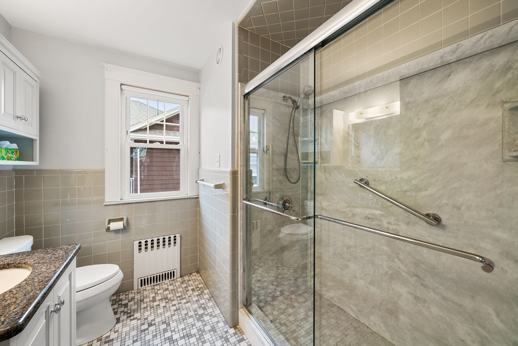 5 Frankwood Ave