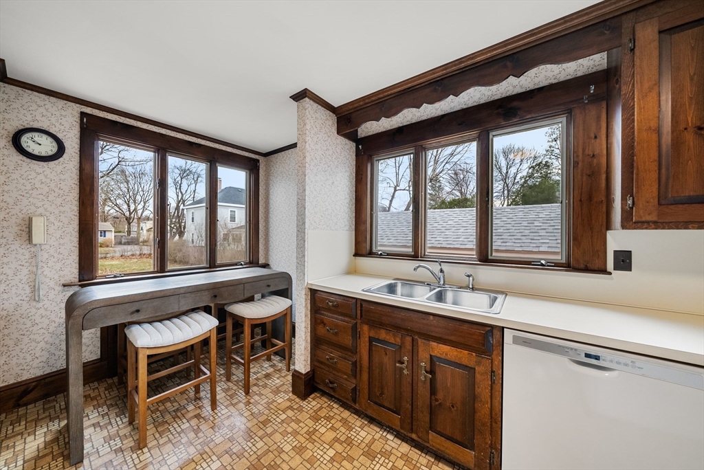 5 Frankwood Ave