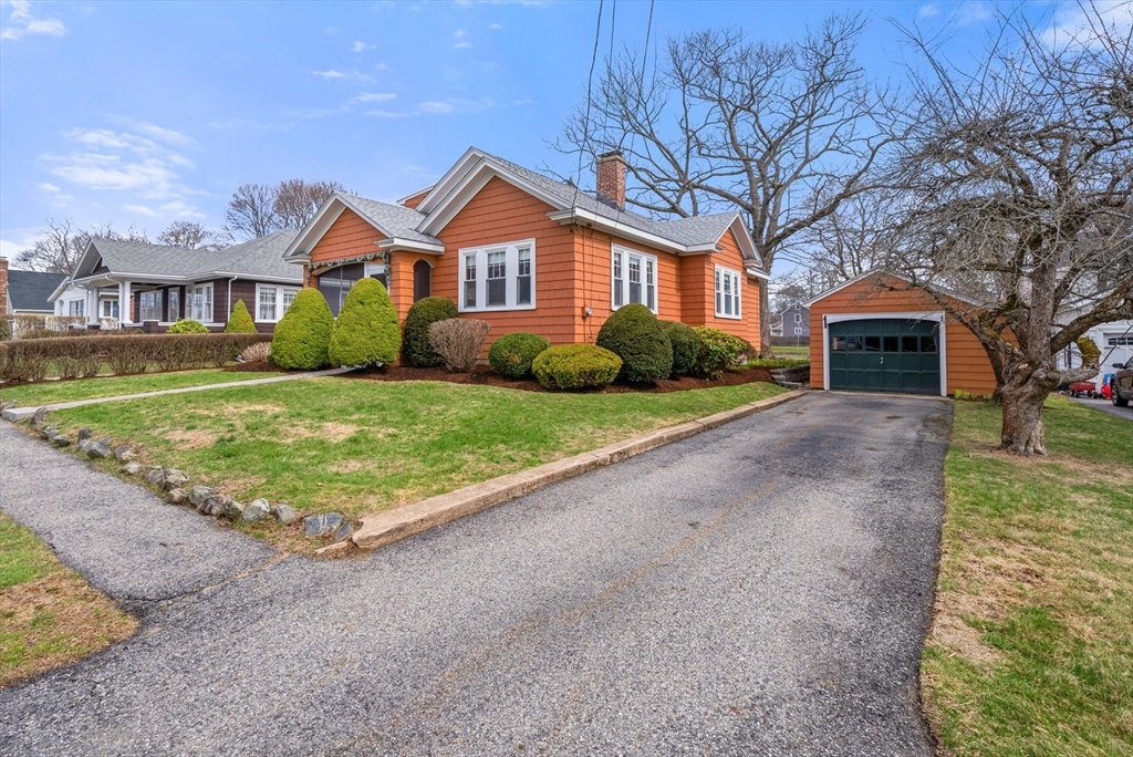 5 Frankwood Ave