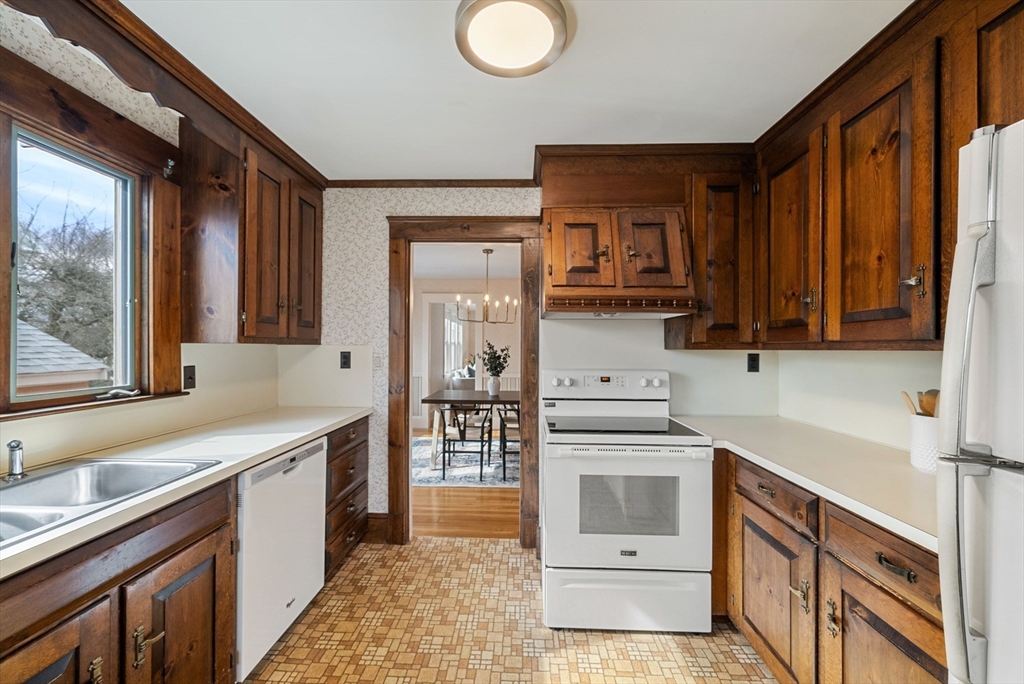 5 Frankwood Ave
