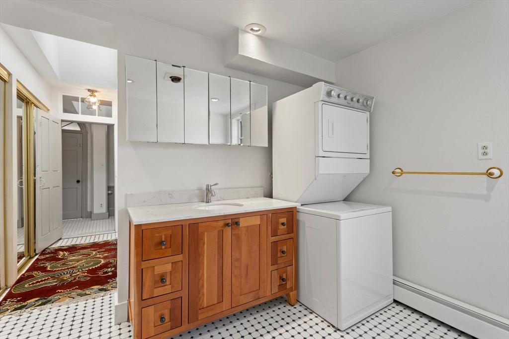 81 Essex St # 1