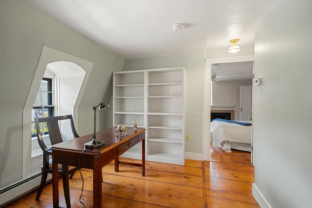 81 Essex St # 1