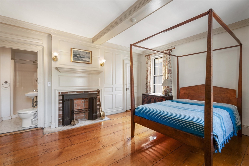 81 Essex St # 1