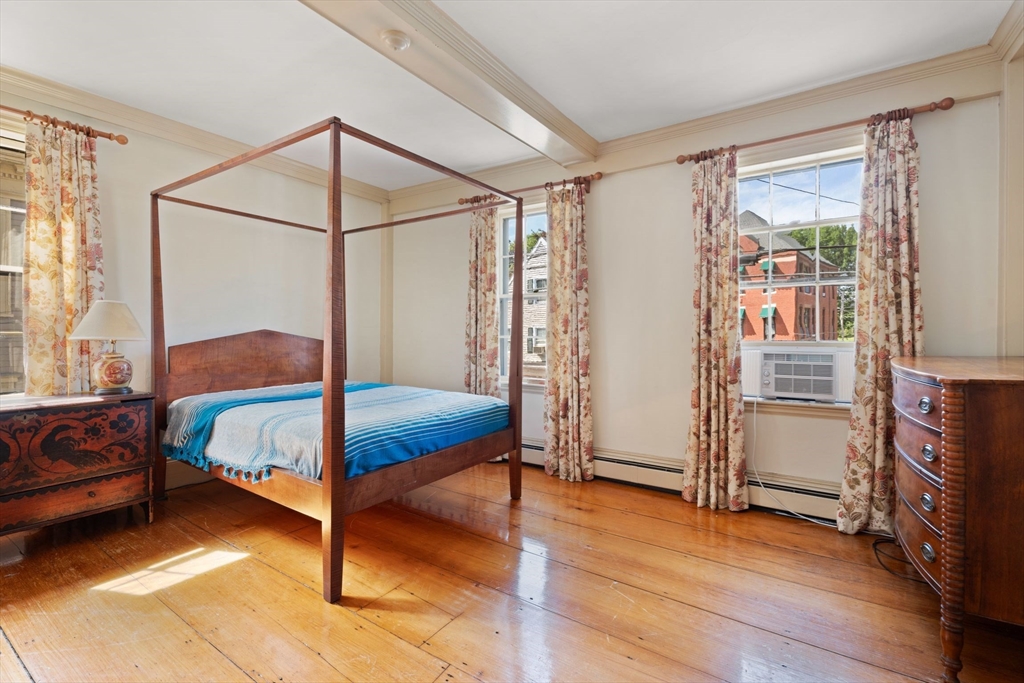 81 Essex St # 1