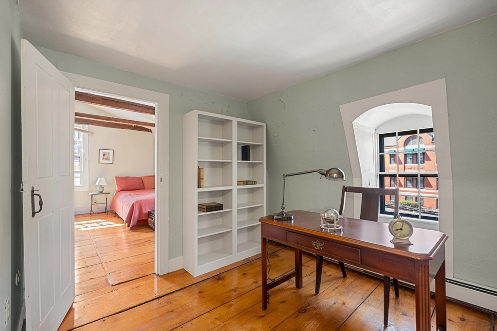 81 Essex St # 1